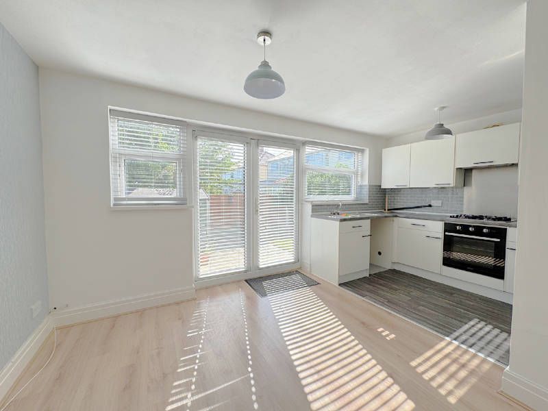 Property photo 2 of 22 Dining Kitchen