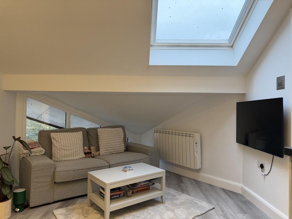 Property photo 3 of 5 Loft