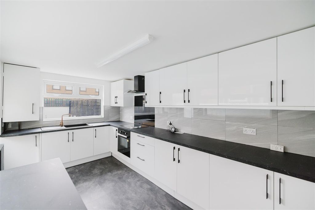 Property photo 2 of 30 Kitchen