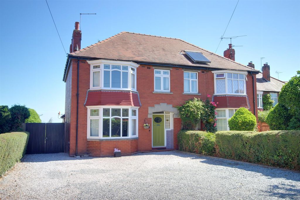 Property photo 1 of 23 Molescroft Road (1).Jpg