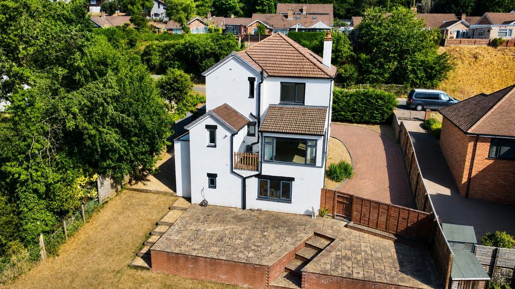 Property photo 2 of 30