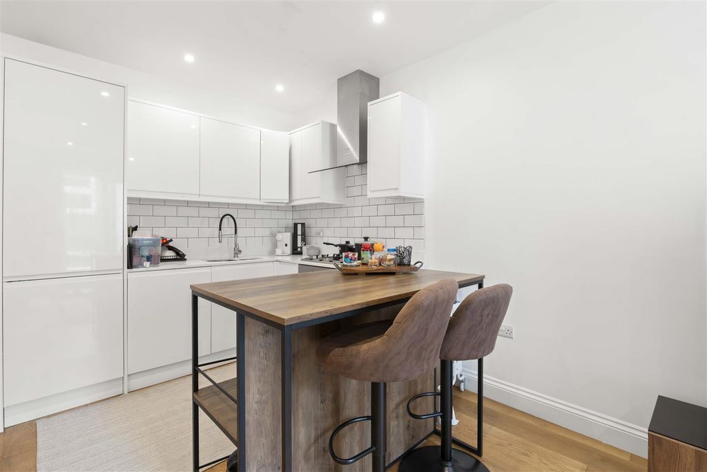 Property photo 3 of 14 18-20.Jpg