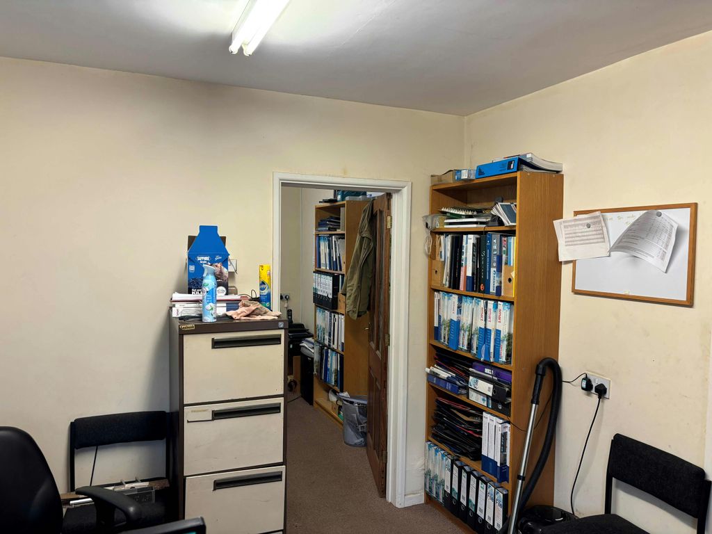 Property photo 3 of 5 Int 3.Jpg