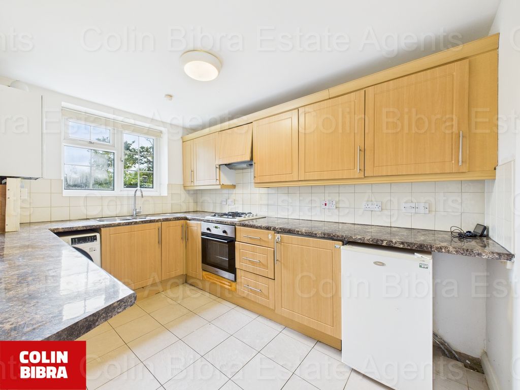 Property photo 2 of 15 Cam04175G0-Pr0052-Still014