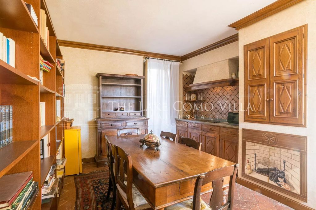 Property photo 2 of 33