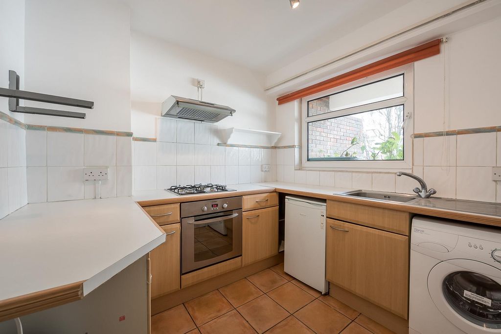 Property photo 3 of 6 Kitchen