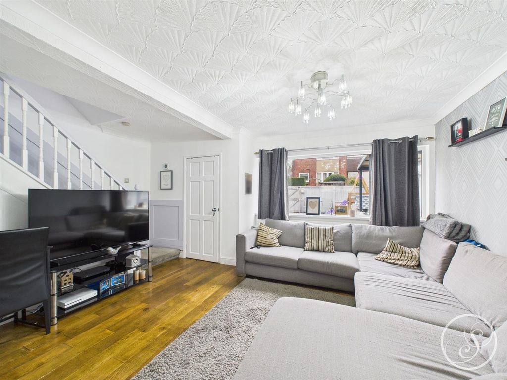 Property photo 3 of 14 Lounge