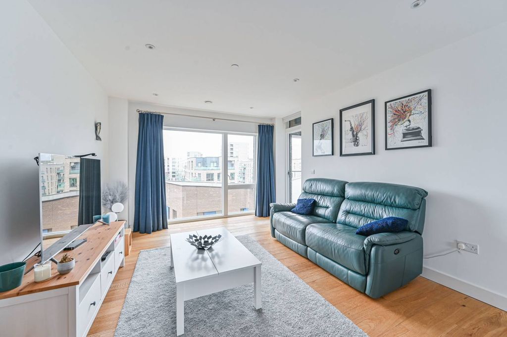 Property photo 2 of 20