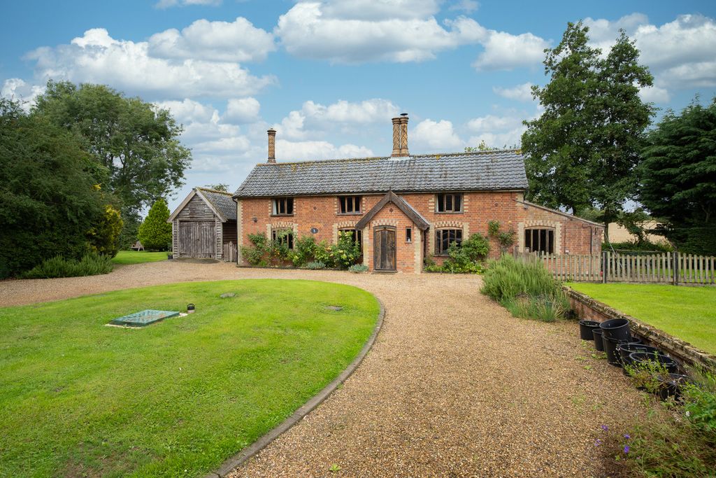 Property photo 1 of 31