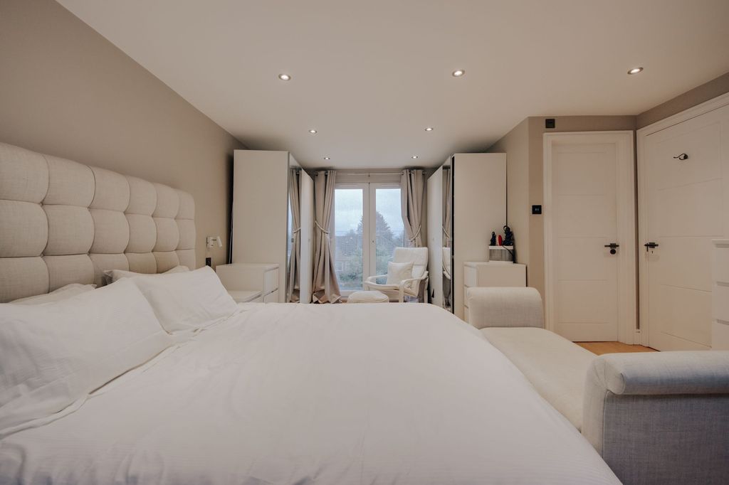 Property photo 3 of 12 Main Bedroom