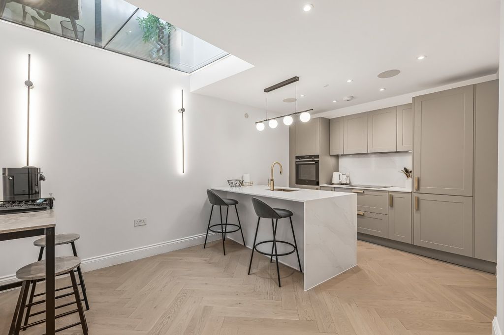 Property photo 2 of 13 Picture No. 35