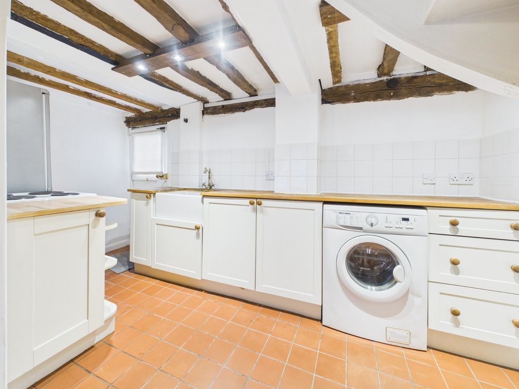 Property photo 3 of 10 Kitchen