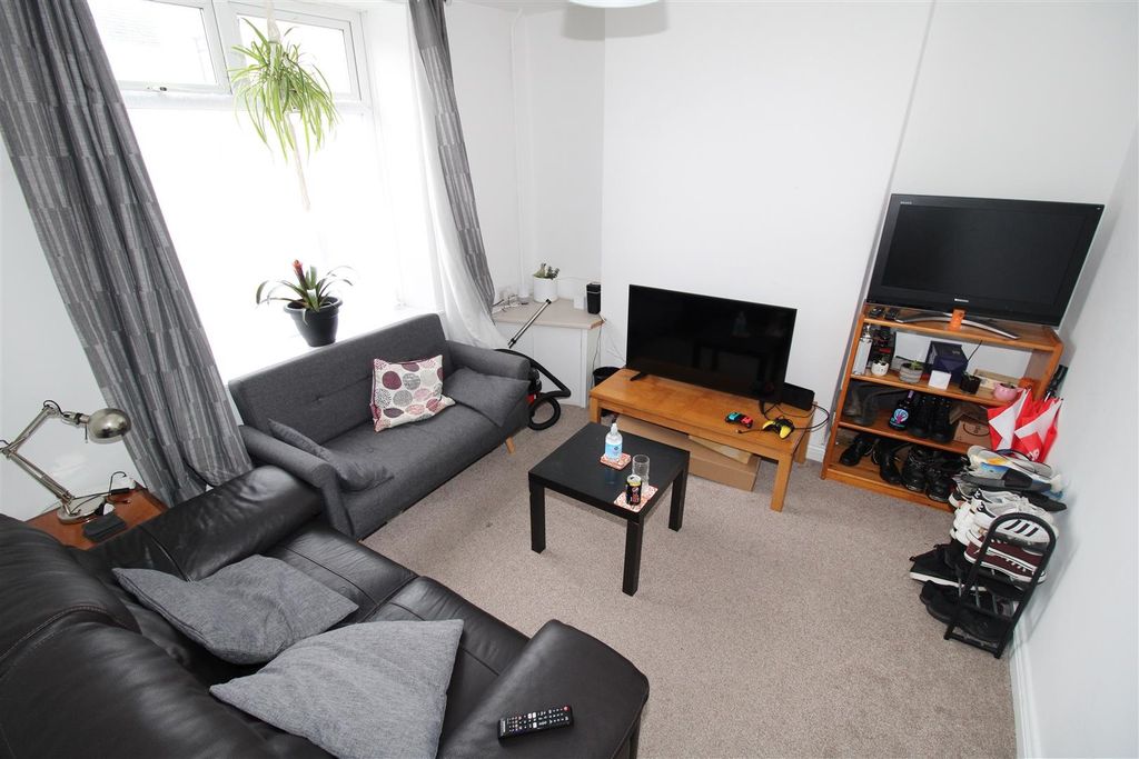 Property photo 1 of 7 Bright Lounge Area With Comfortable Seating...