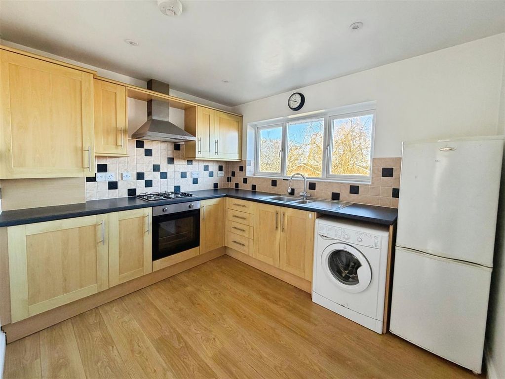 Property photo 2 of 9 d724858B-Img_9954.Jpeg