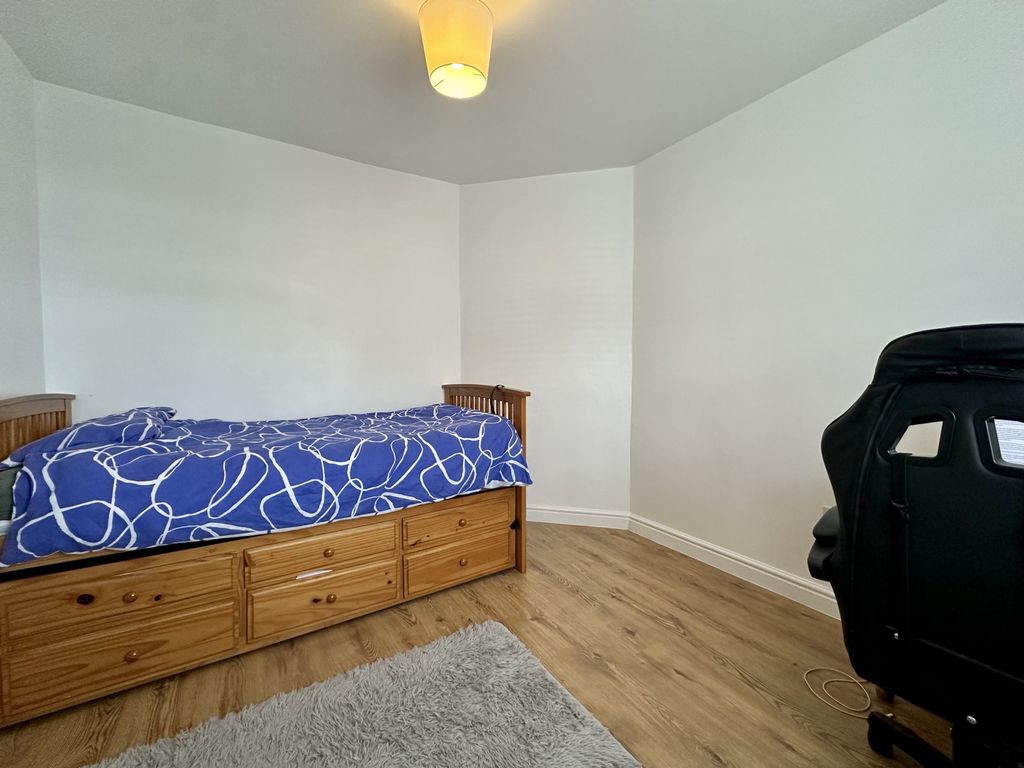 Property photo 2 of 11 Room