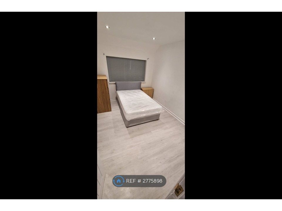 Property photo 1 of 16 Double Room Available