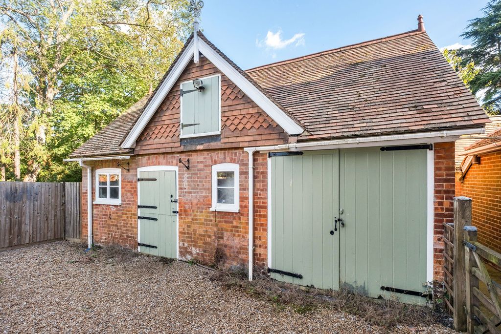 Property photo 3 of 25 Coach House