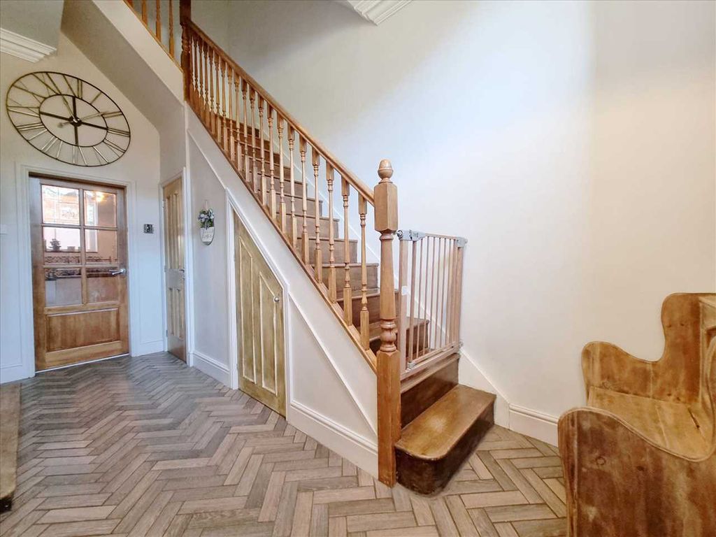 Property photo 2 of 14 Entrance Hall: