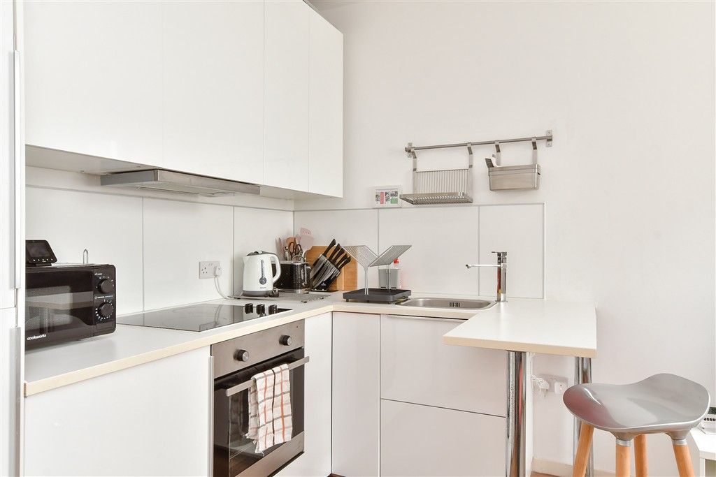 Property photo 3 of 10 Lounge/ Kitchen