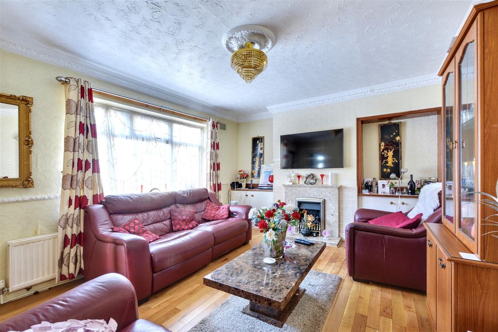 Property photo 3 of 10 Lounge_1.Jpeg