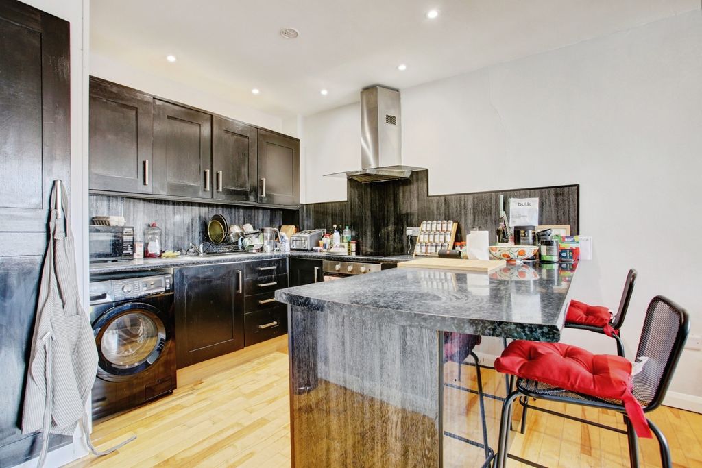 Property photo 3 of 8 Pbox-Img.Jpg