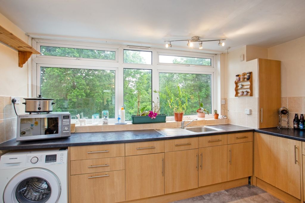 Property photo 3 of 9 29 Laleham Court ...
