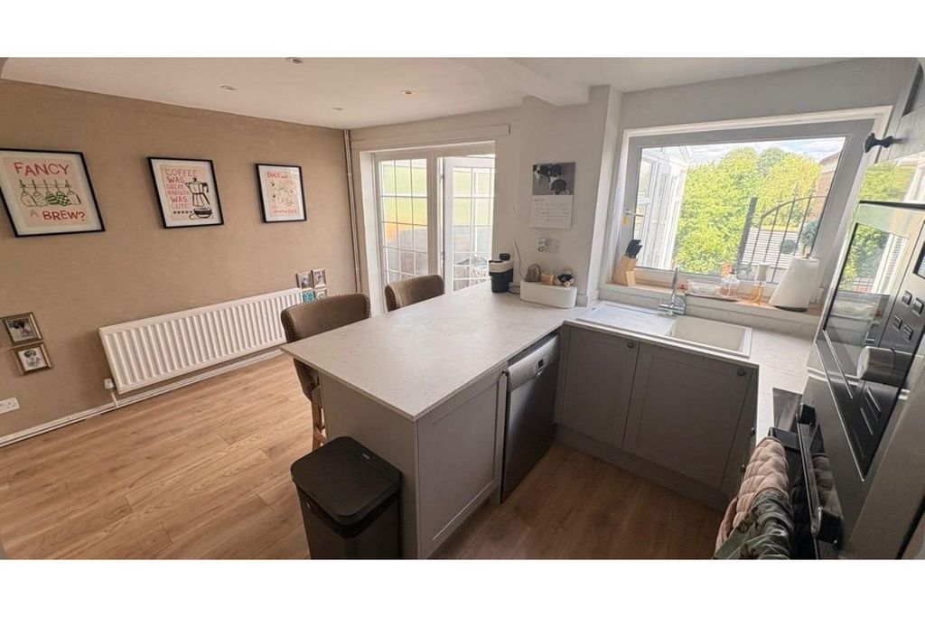 Property photo 3 of 14 Kitchen/Dining Room