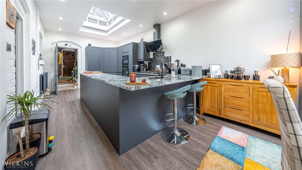 Property photo 3 of 57 Picture No. 12