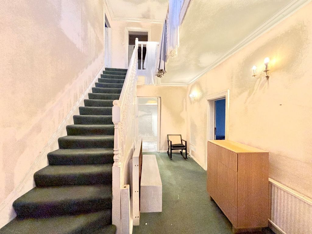 Property photo 2 of 7 Entrance Hall