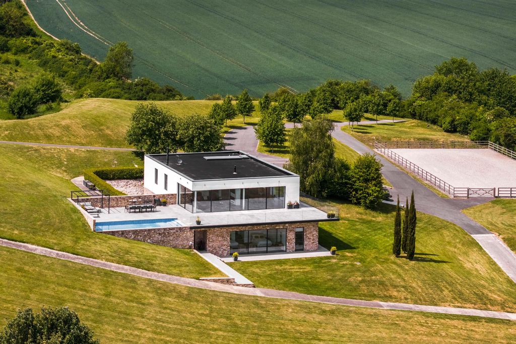 Property photo 1 of 31 Image