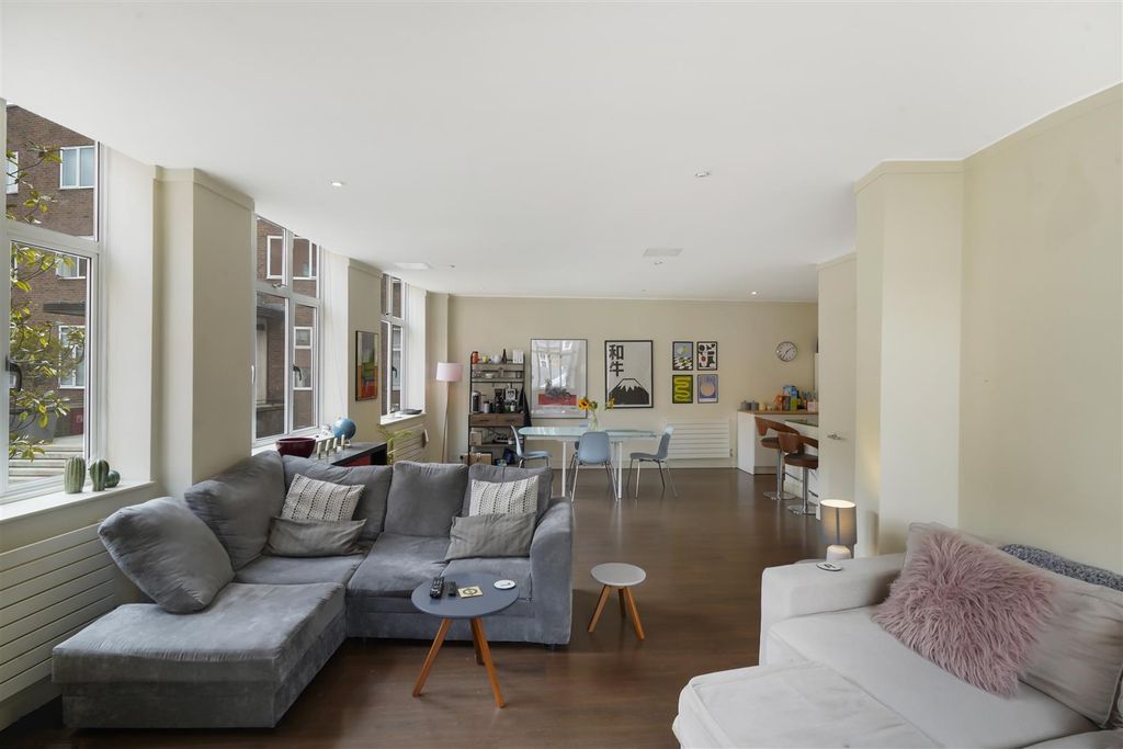 Property photo 1 of 15 Percy Laurie House