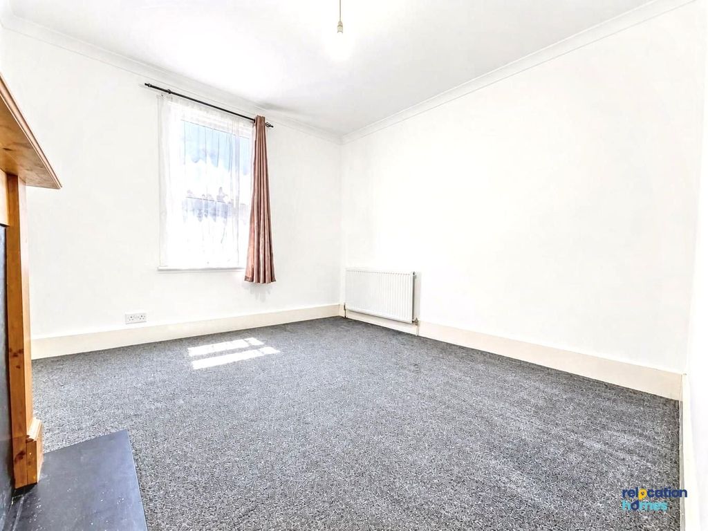 Property photo 3 of 5