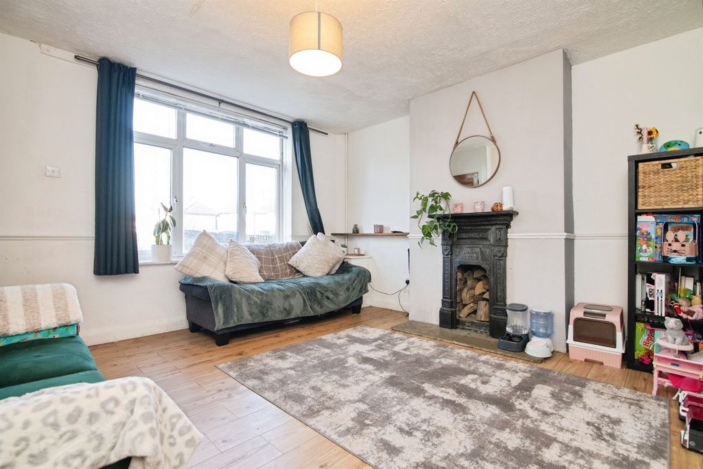 Property photo 3 of 20