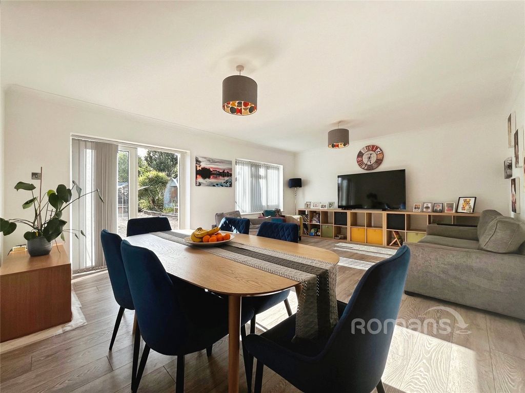 Property photo 2 of 18 Picture No. 15