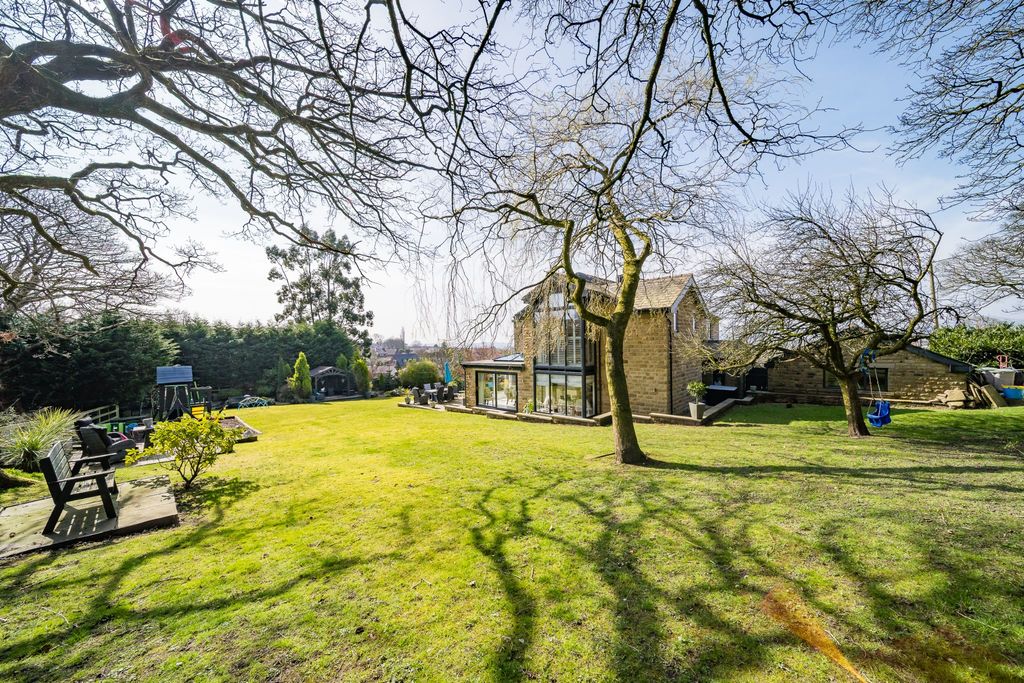 Property photo 2 of 61 Photograph 7
