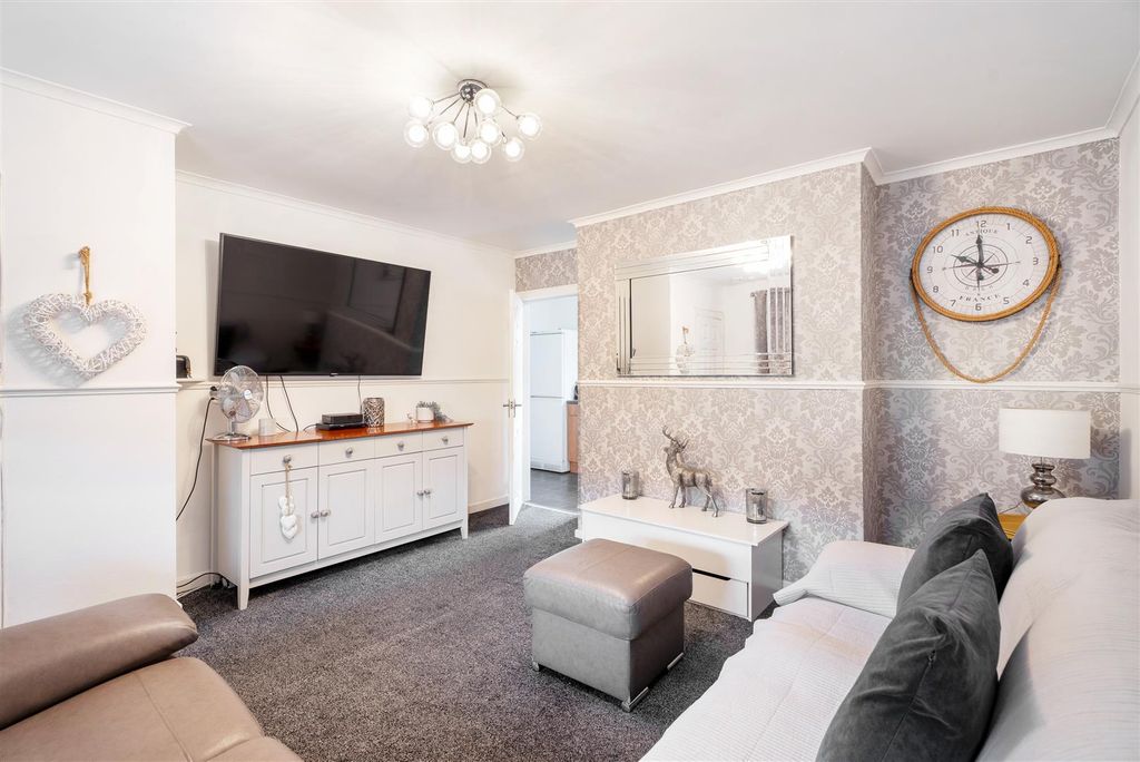 Property photo 2 of 17 275Woodhall-08.Jpg