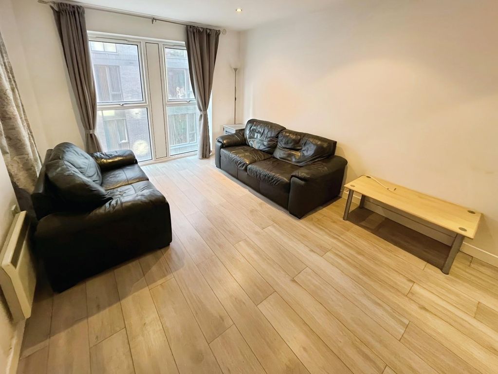 Property photo 3 of 10 Lounge