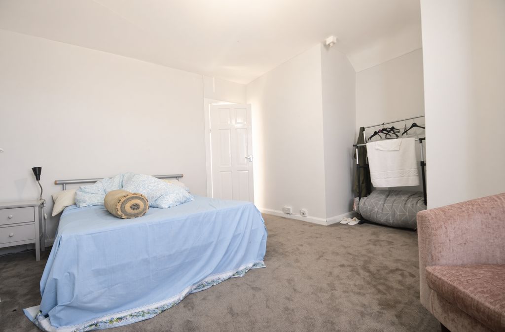 Property photo 3 of 13 E7Jrz