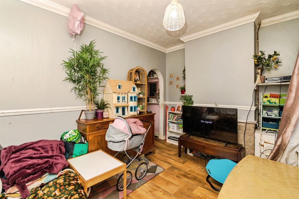 Property photo 2 of 12