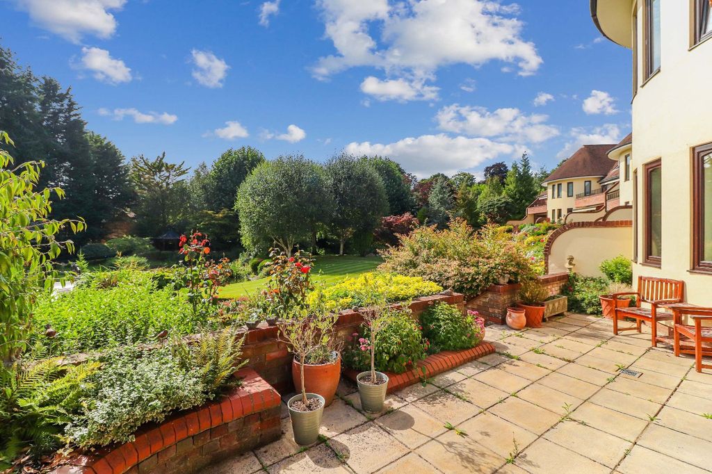 Property photo 2 of 11 Terrace And Gardens