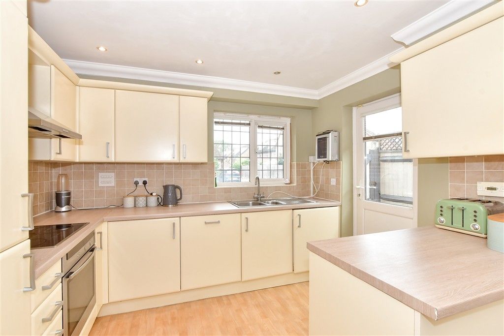 Property photo 3 of 12 Kitchen