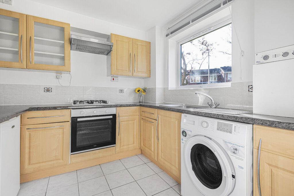 Property photo 3 of 9 Kitchen