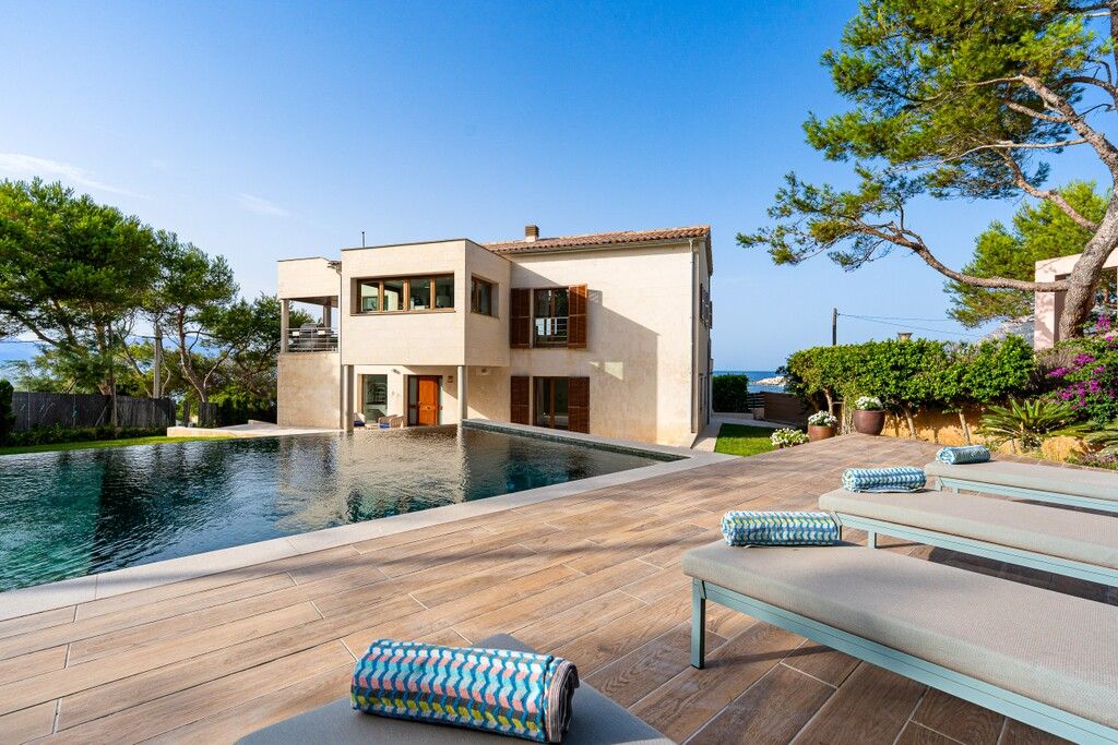 Property photo 2 of 14 Swimming Pool (1)