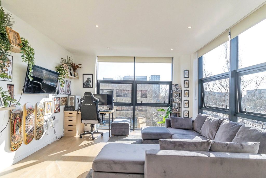 Property photo 1 of 16 Pbox-Img.Jpg