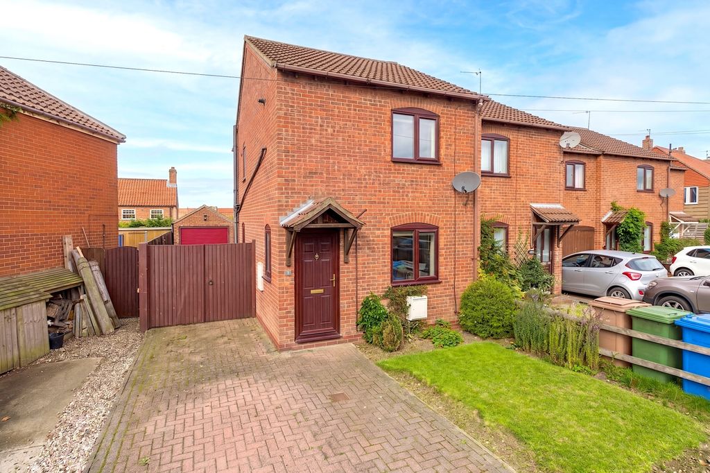 Property photo 1 of 14 Carlton Road - Front