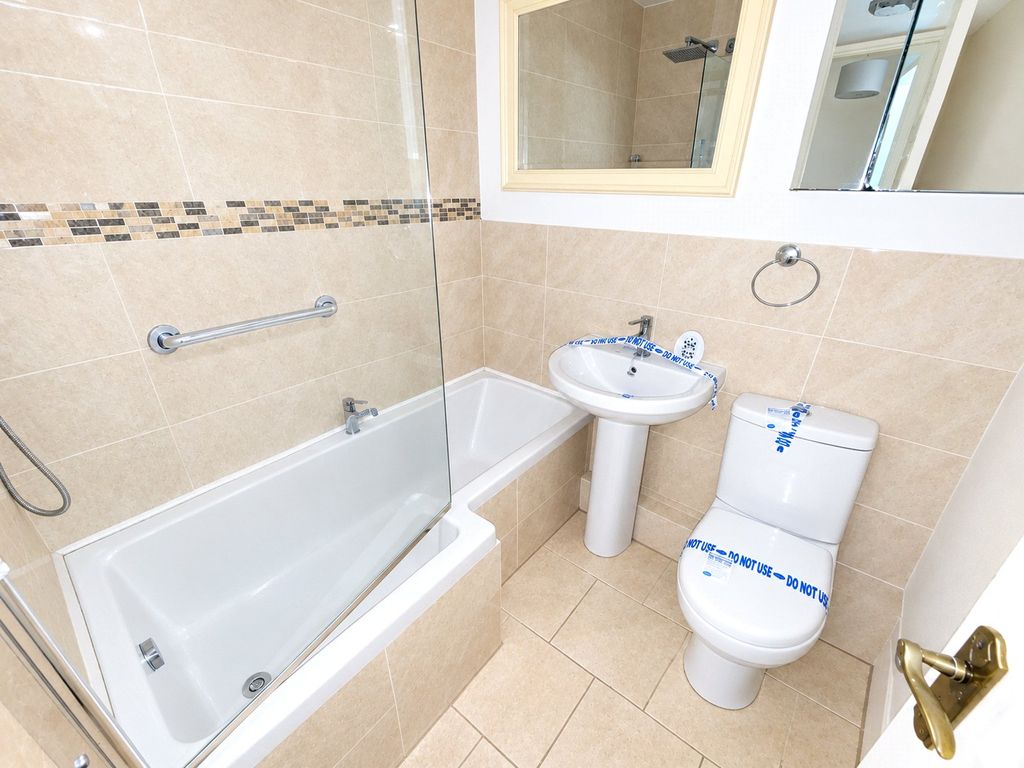 Property photo 3 of 7 Bathroom