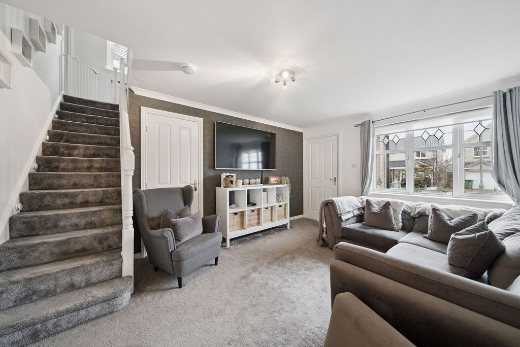 Property photo 2 of 27