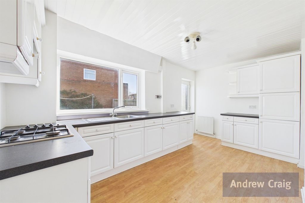 Property photo 3 of 18 Kitchen