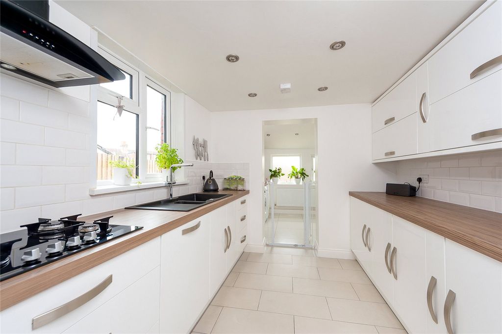 Property photo 1 of 27 Picture No. 14