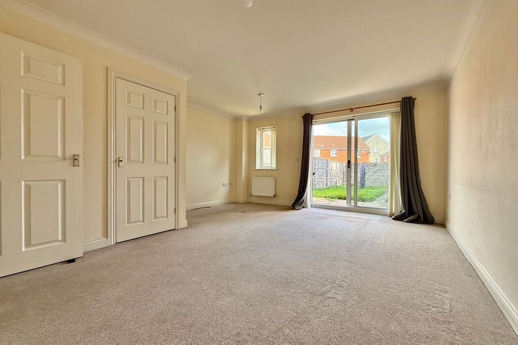 Property photo 3 of 19 Living Room